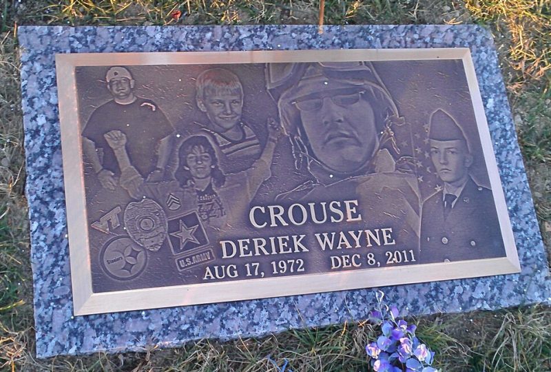 Deriek Crouse grave